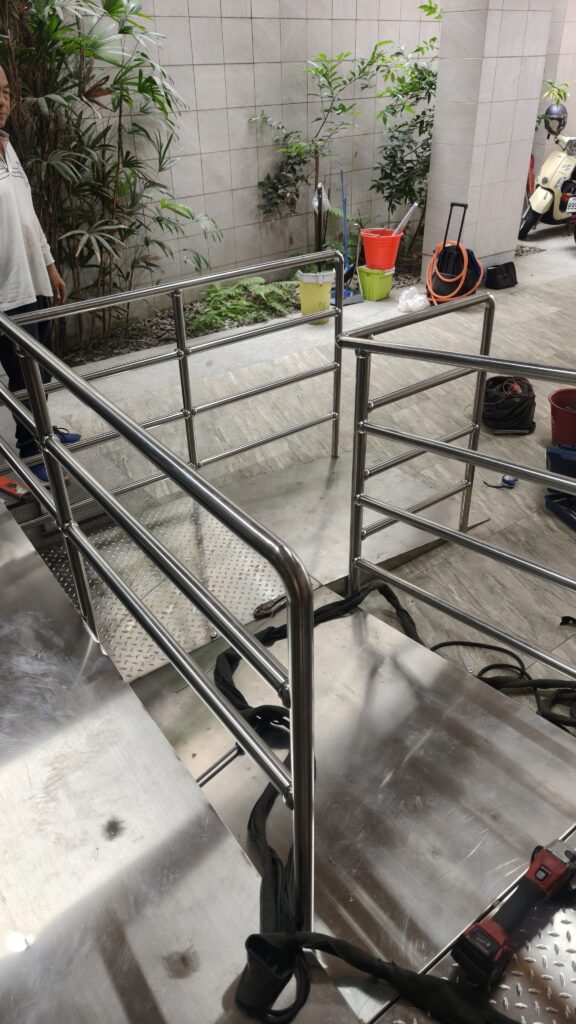 不鏽鋼無障礙坡道-03