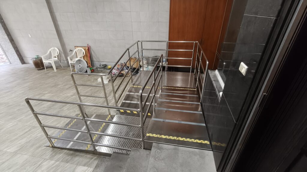 不鏽鋼無障礙坡道-12